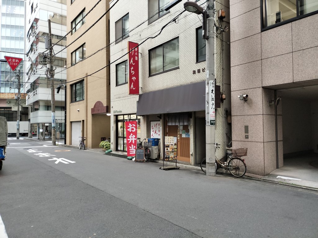 銀座線神田駅から徒歩5分ほど。